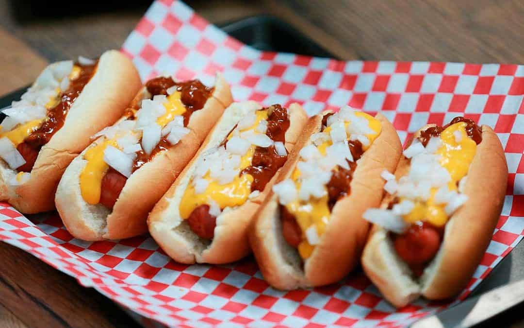 Hot Dogs de Chili con Queso